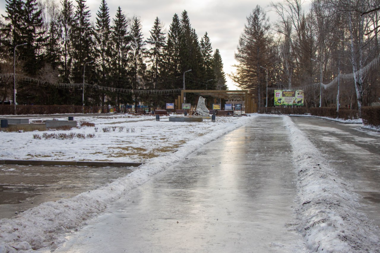 Антон Науменко: Также побывали в ЦПКиО, посмотрели, как ведётся заливка катка Антон Науменко: Также побывали в ЦПКиО, посмотрели, как ведётся заливка катка