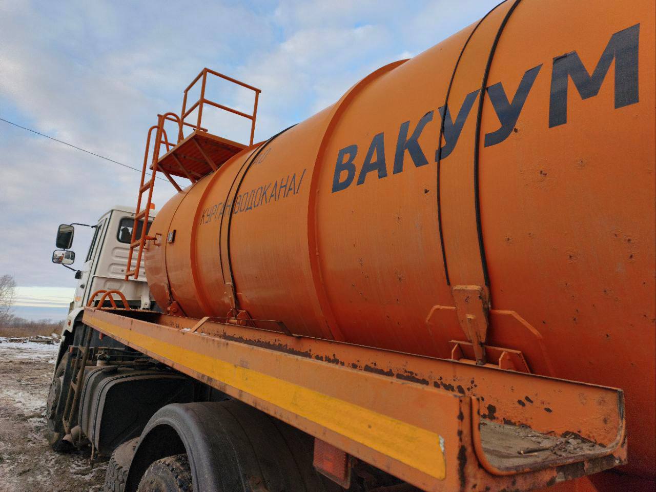 Бригады «Водного Союза» продолжают устранять аварию на водопроводе диаметром 300 мм, из-за которой без воды остается микрорайон Черемухово. Бригады «Водного Союза» продолжают устранять аварию на водопроводе диаметром 300 мм, из-за которой без воды остается микрорайон Черемухово.