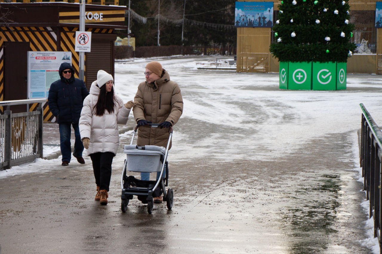 Антон Науменко: Также побывали в ЦПКиО, посмотрели, как ведётся заливка катка Антон Науменко: Также побывали в ЦПКиО, посмотрели, как ведётся заливка катка
