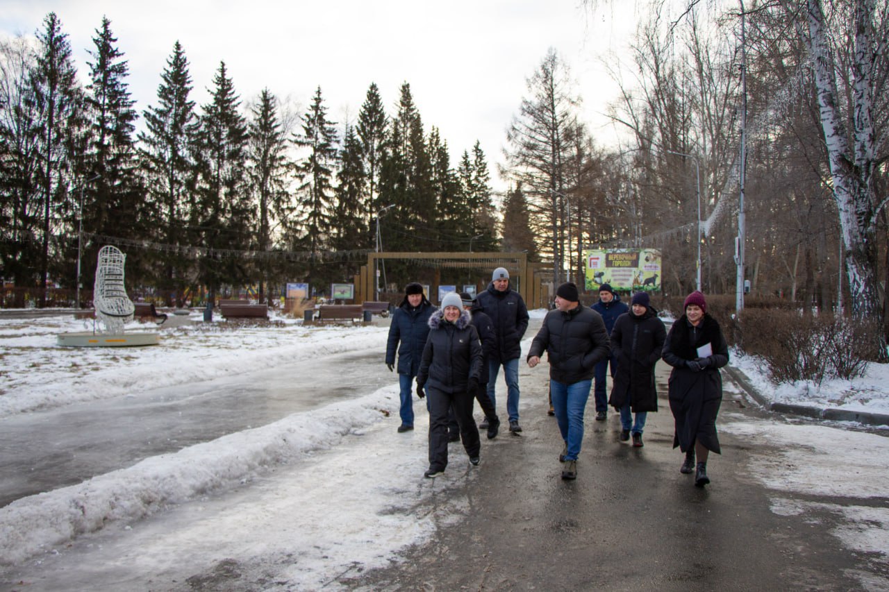 Антон Науменко: Также побывали в ЦПКиО, посмотрели, как ведётся заливка катка Антон Науменко: Также побывали в ЦПКиО, посмотрели, как ведётся заливка катка