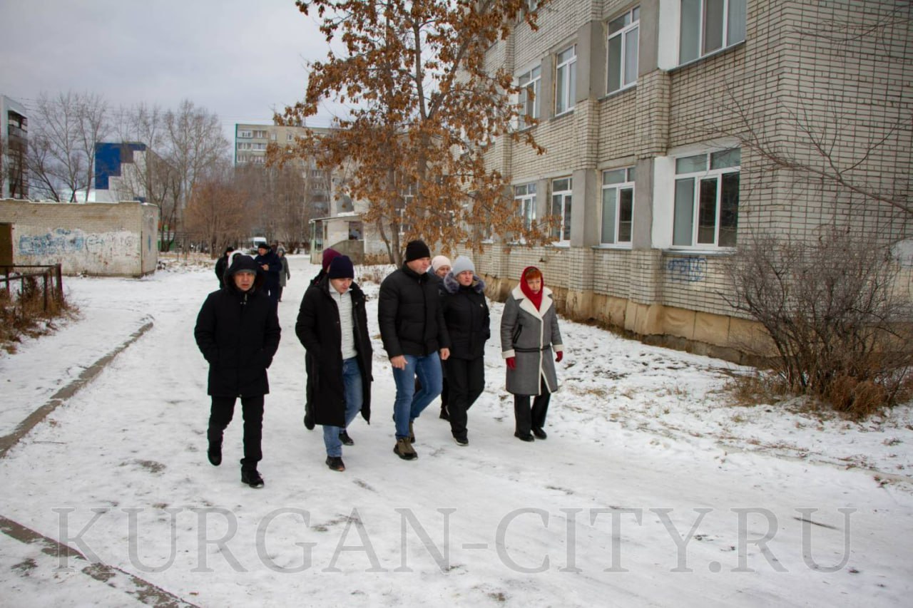 Глава города Курган Антон Науменко сегодня провёл очередной рабочий объезд, в рамках которого проконтролировал ремонты на объектах жилищно-коммунального комплекса, работы по благоустройству, содержание и уборку дорог Глава города Курган Антон Науменко сегодня провёл очередной рабочий объезд, в рамках которого проконтролировал ремонты на объектах жилищно-коммунального комплекса, работы по благоустройству, содержание и уборку дорог