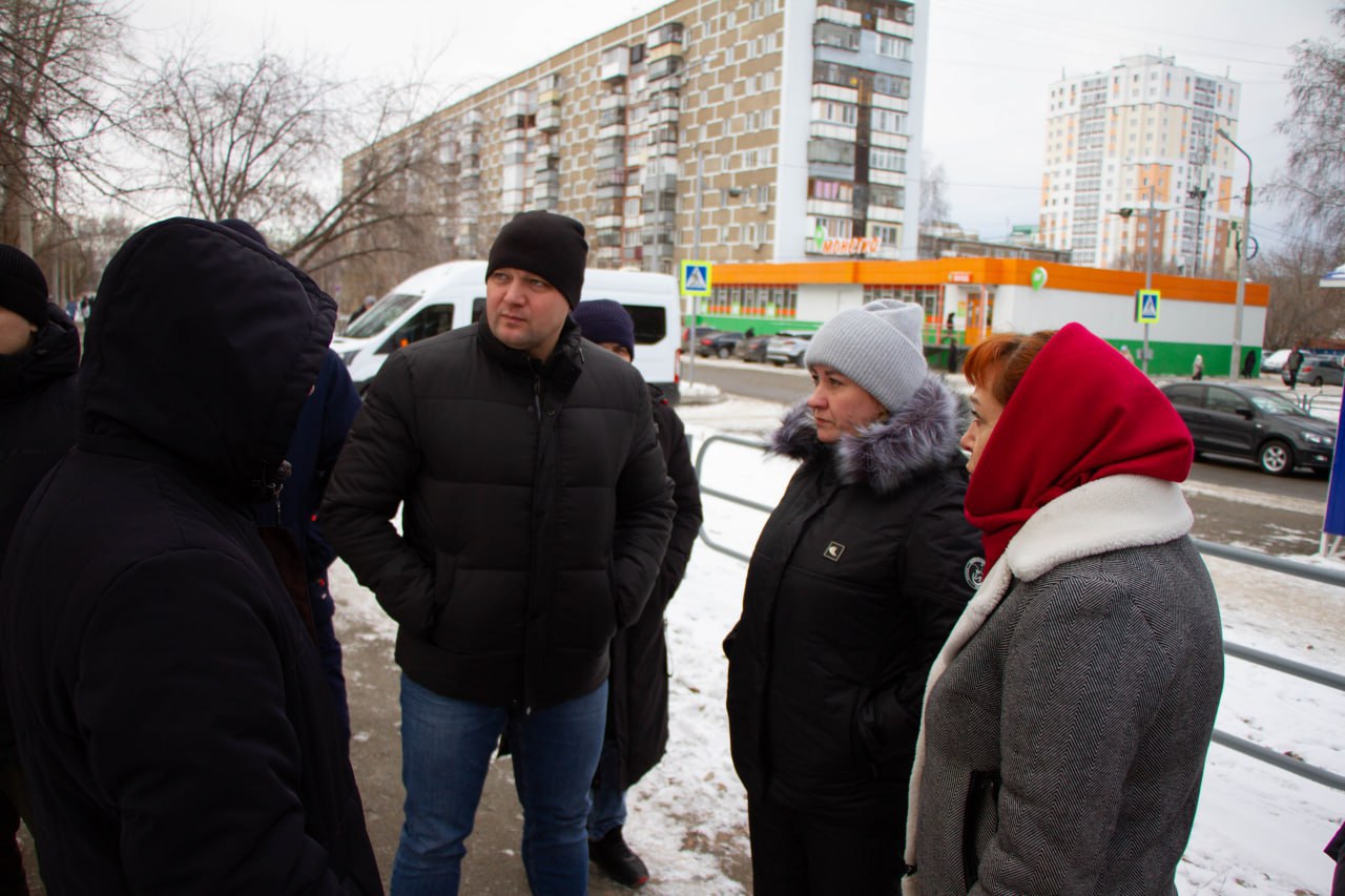 Антон Науменко: Включил несколько вопросов по обращениям, поступившим на прямую линию губернатора Курганской области Вадима Михайловича Шумкова Антон Науменко: Включил несколько вопросов по обращениям, поступившим на прямую линию губернатора Курганской области Вадима Михайловича Шумкова