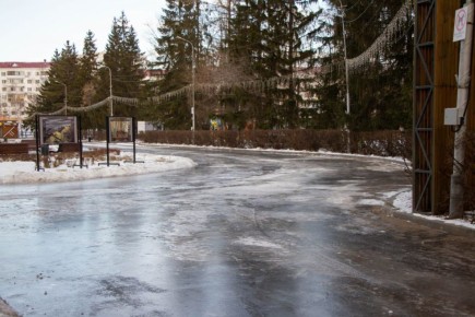 Антон Науменко: Также побывали в ЦПКиО, посмотрели, как ведётся заливка катка