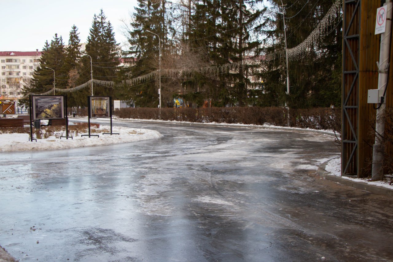 Антон Науменко: Также побывали в ЦПКиО, посмотрели, как ведётся заливка катка
