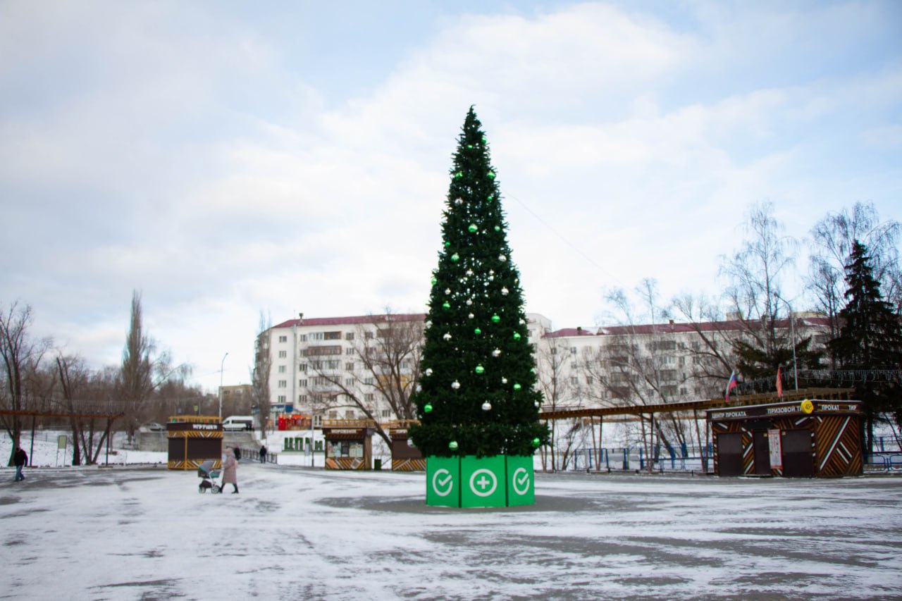 Антон Науменко: Также побывали в ЦПКиО, посмотрели, как ведётся заливка катка Антон Науменко: Также побывали в ЦПКиО, посмотрели, как ведётся заливка катка