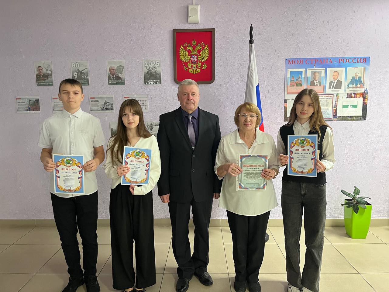 В Курганской области проходят церемонии награждения победителей и призеров творческого конкурса «Мой выбор – шаг в будущее!» В Курганской области проходят церемонии награждения победителей и призеров творческого конкурса «Мой выбор – шаг в будущее!»