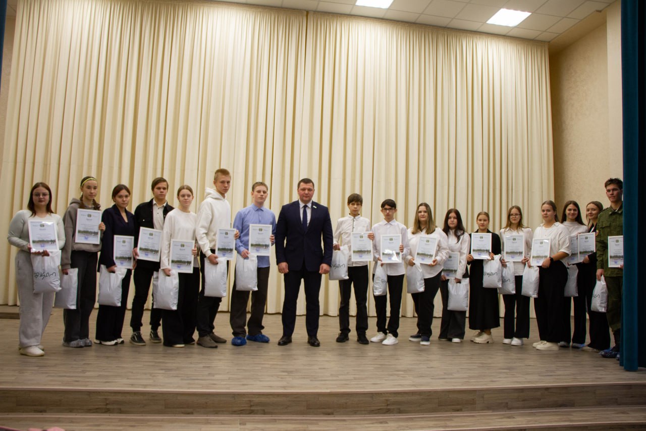 В гимназии № 31 Кургана прошла торжественная церемония закрытия акции «Я люблю Курган! – Трудовые отряды 2025» В гимназии № 31 Кургана прошла торжественная церемония закрытия акции «Я люблю Курган! – Трудовые отряды 2025»