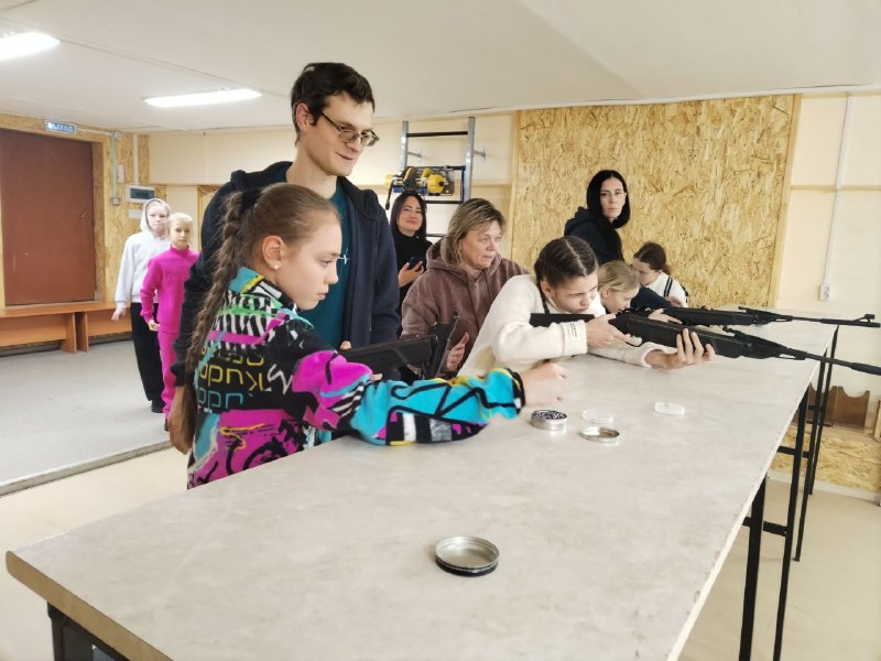 В рамках проекта «Зима спортивная» жители Кургана встали на лыжи и приняли участие в занятиях по биатлону