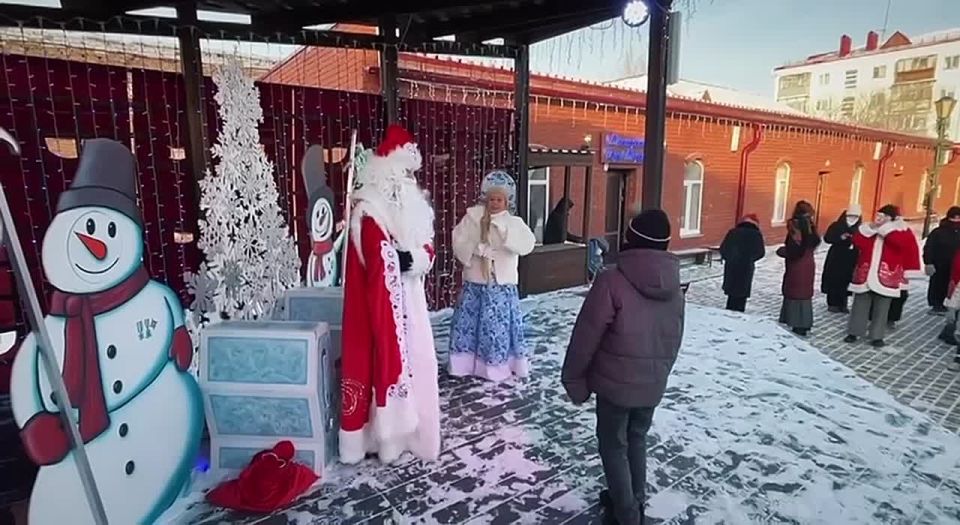 Полицейский Дед Мороз поздравил юных зауральцев с наступающим Новым годом