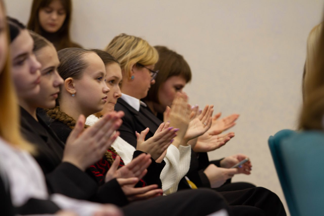 В гимназии № 31 Кургана прошла торжественная церемония закрытия акции «Я люблю Курган! – Трудовые отряды 2025» В гимназии № 31 Кургана прошла торжественная церемония закрытия акции «Я люблю Курган! – Трудовые отряды 2025»