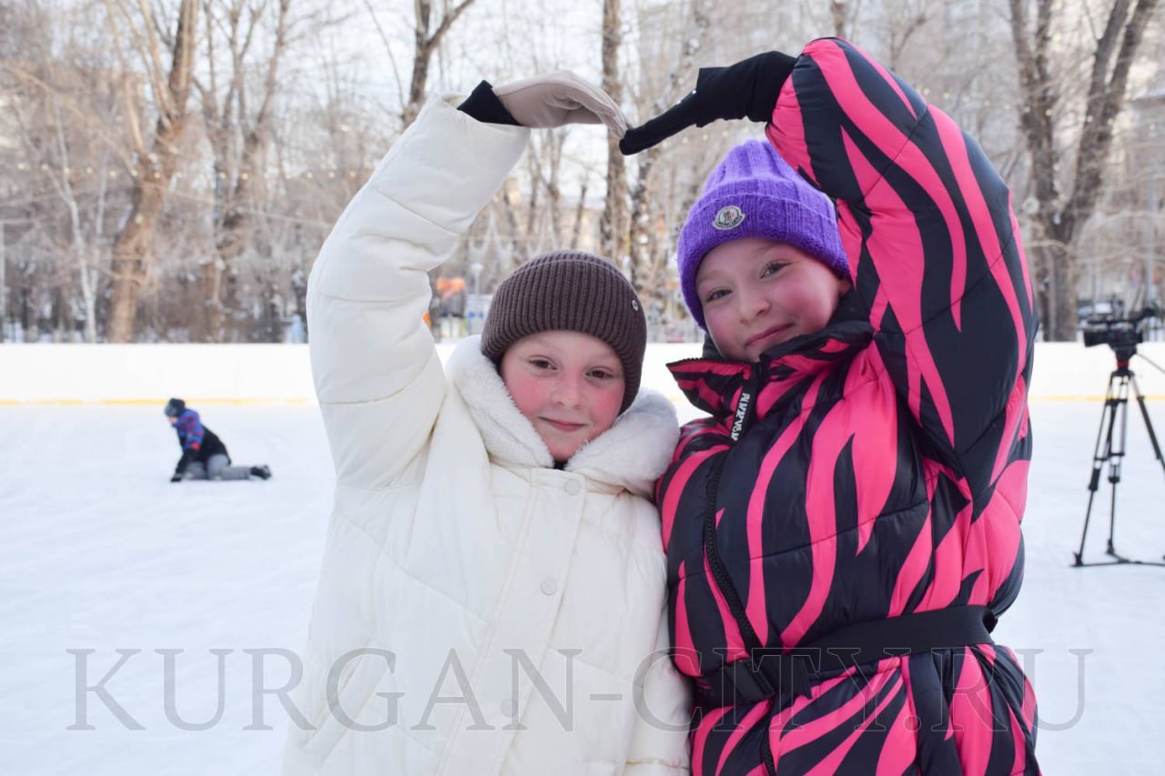 Сегодня в Детском парке Кургана состоялось торжественное открытие катка и состоялась праздничная программа под названием «Каток – новогоднее чудо!», на которое собрались все, кто ждал этого радостного события, горожане –... Сегодня в Детском парке Кургана состоялось торжественное открытие катка и состоялась праздничная программа под названием «Каток – новогоднее чудо!», на которое собрались все, кто ждал этого радостного события, горожане –...