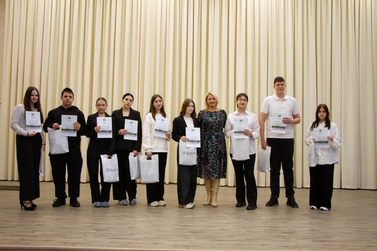 В гимназии № 31 Кургана прошла торжественная церемония закрытия акции «Я люблю Курган! – Трудовые отряды 2025» В гимназии № 31 Кургана прошла торжественная церемония закрытия акции «Я люблю Курган! – Трудовые отряды 2025»