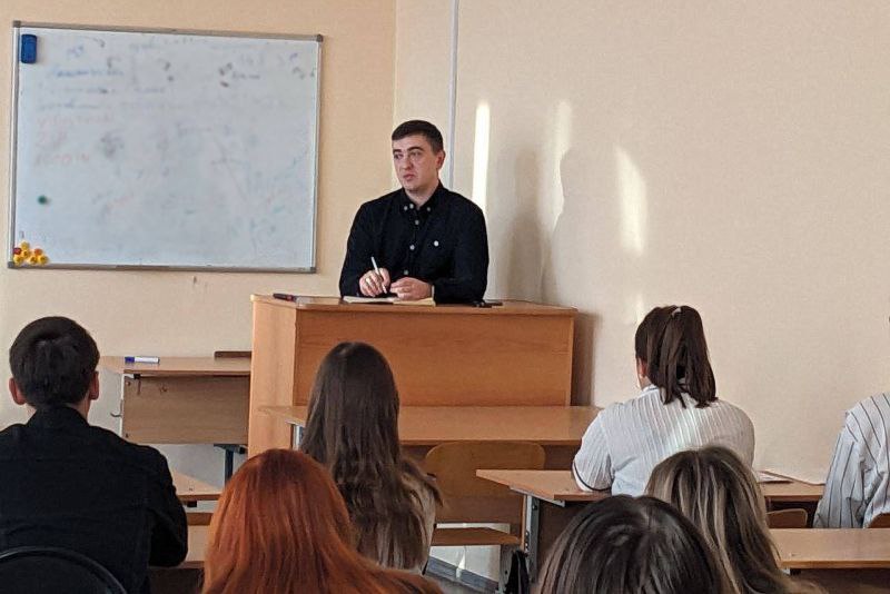 Оперуполномоченный Управления уголовного розыска УМВД России по Курганской области побеседовал со студентами о профилактике IT-мошенничеств Оперуполномоченный Управления уголовного розыска УМВД России по Курганской области побеседовал со студентами о профилактике IT-мошенничеств