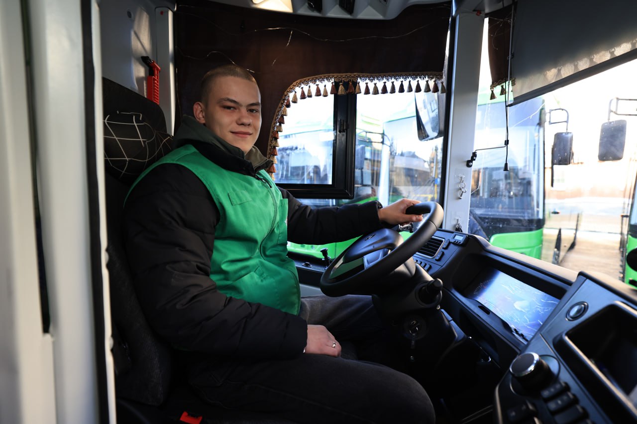 В Кургане при поддержке губернатора и правительства области обновили почти все автобусы В Кургане при поддержке губернатора и правительства области обновили почти все автобусы