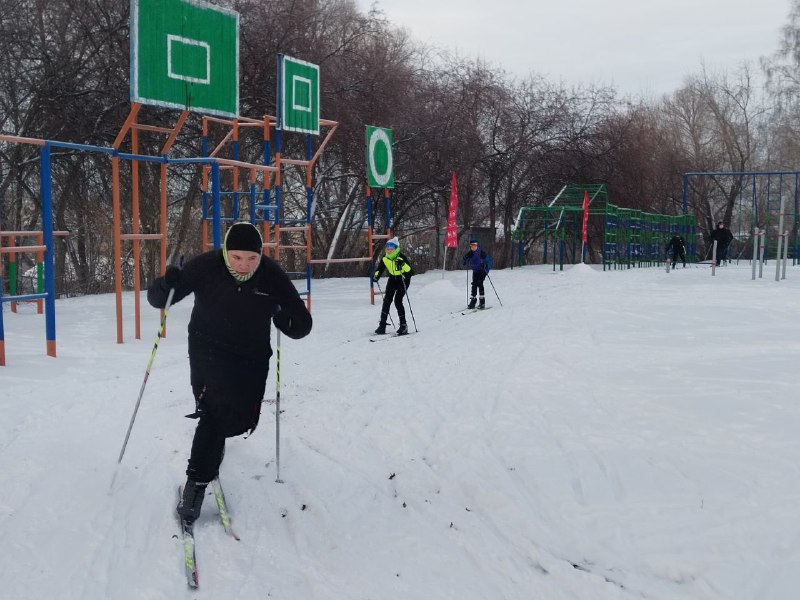 В рамках проекта «Зима спортивная» жители Кургана встали на лыжи и приняли участие в занятиях по биатлону В рамках проекта «Зима спортивная» жители Кургана встали на лыжи и приняли участие в занятиях по биатлону