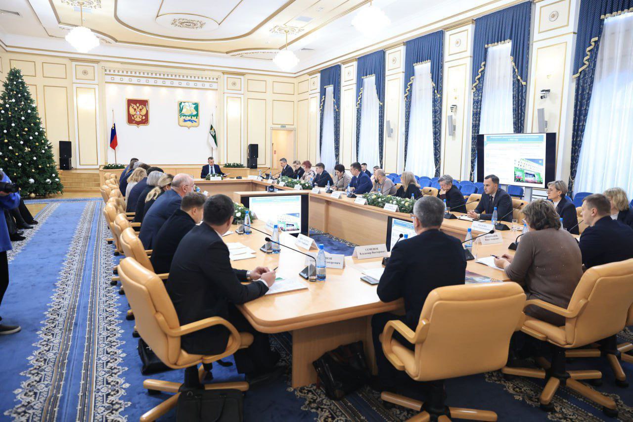 Губернатор Шумков похвалил курганских медиков и настроил их на решение системных проблем