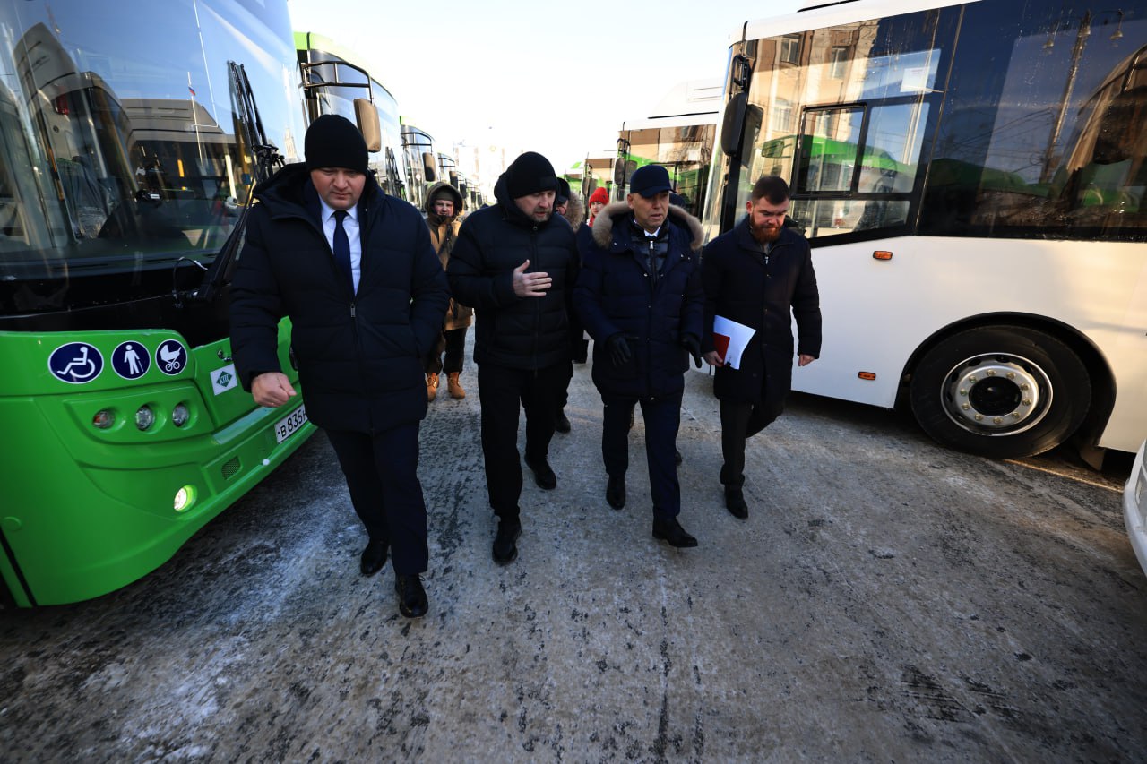 В Кургане при поддержке губернатора и правительства области обновили почти все автобусы В Кургане при поддержке губернатора и правительства области обновили почти все автобусы