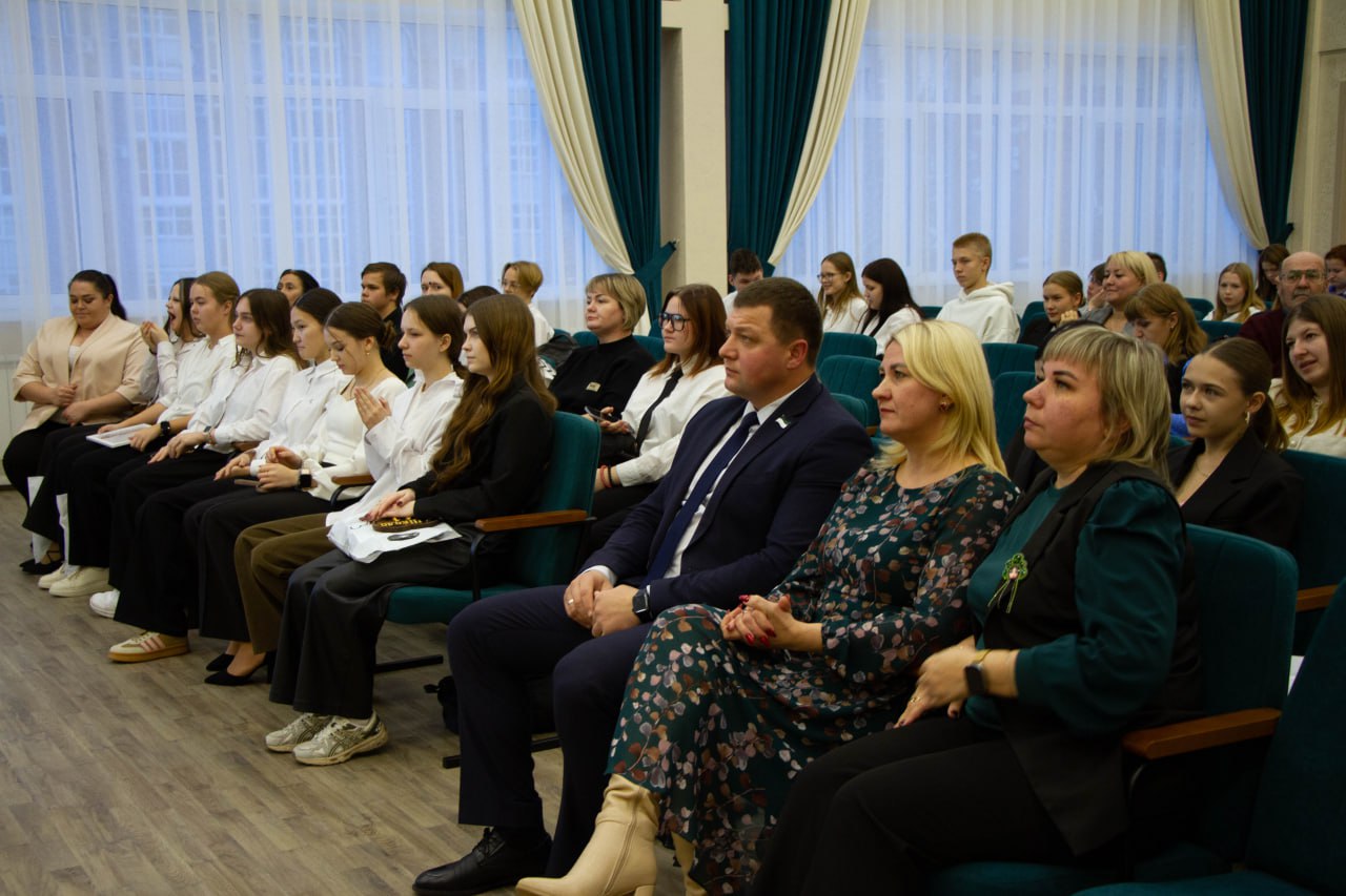 В гимназии № 31 Кургана прошла торжественная церемония закрытия акции «Я люблю Курган! – Трудовые отряды 2025» В гимназии № 31 Кургана прошла торжественная церемония закрытия акции «Я люблю Курган! – Трудовые отряды 2025»