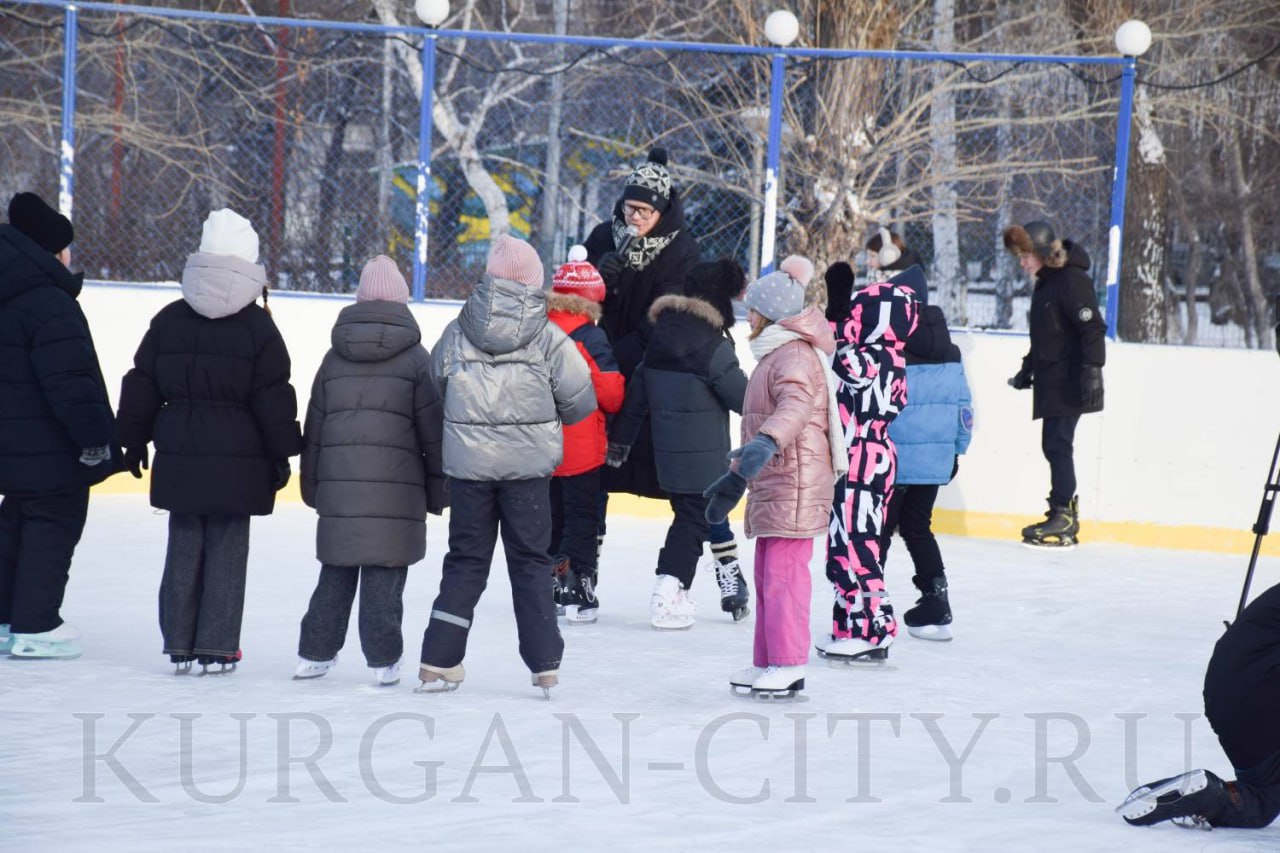 Сегодня в Детском парке Кургана состоялось торжественное открытие катка и состоялась праздничная программа под названием «Каток – новогоднее чудо!», на которое собрались все, кто ждал этого радостного события, горожане –... Сегодня в Детском парке Кургана состоялось торжественное открытие катка и состоялась праздничная программа под названием «Каток – новогоднее чудо!», на которое собрались все, кто ждал этого радостного события, горожане –...