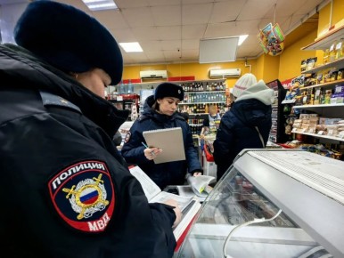 В Курганской области с целью выявления нарушений в сфере розничной торговли алкогольной продукцией правоохранители, региональные журналисты и общественники провели проверку торговых точек, занимающихся реализацией...