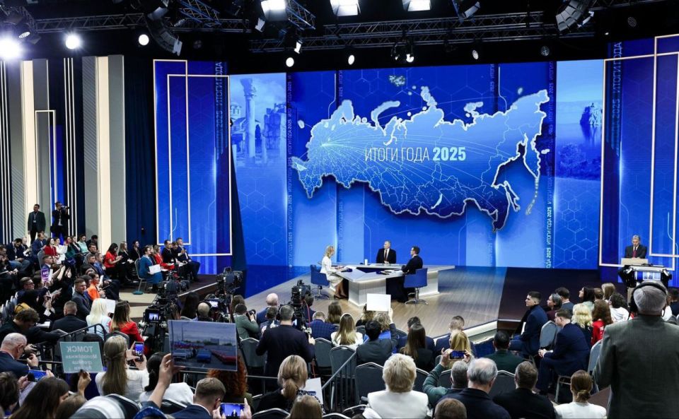 Совмещенные прямая линия и пресс-конференция президента России Владимира Путина продлились 4 ч 27 минут