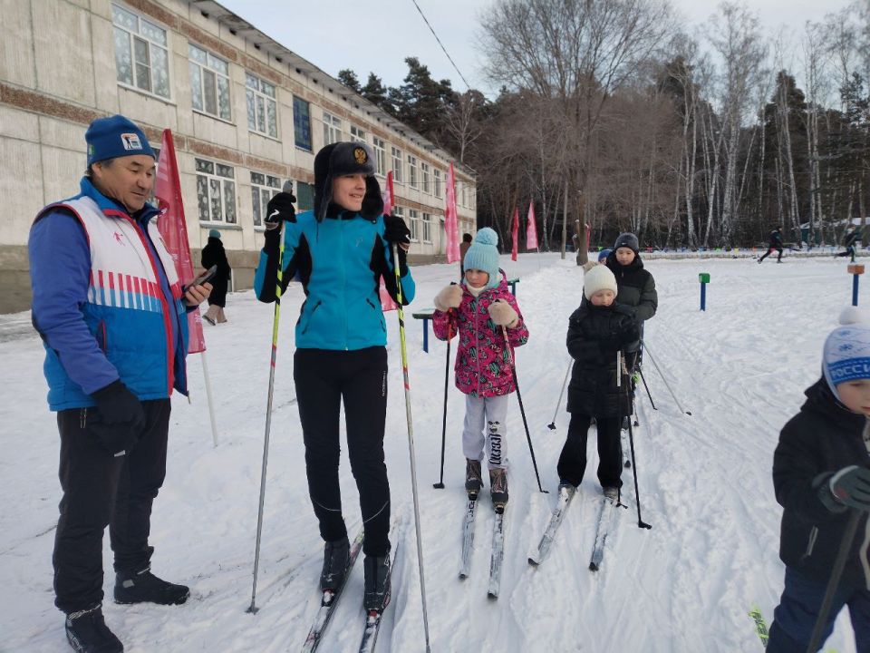 Жители Кургана встали на лыжи и потренировались в биатлоне