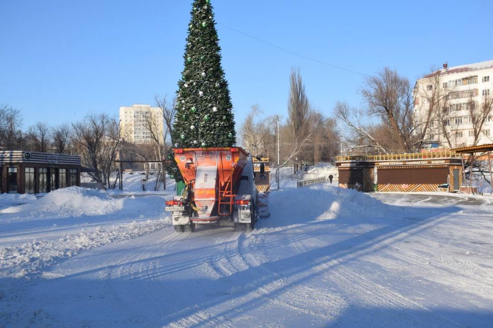 Антон Науменко: В ЦПКиО проверили каток. Коллеги говорят, что нужно залить еще несколько слоев, чтобы было ровнее и кататься было удобнее