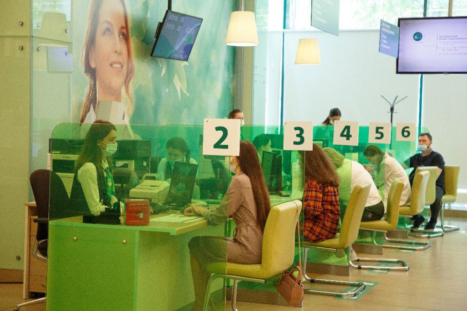 Сбер в 2025 году помог россиянам уберечь от мошенников более 360 млрд рублей