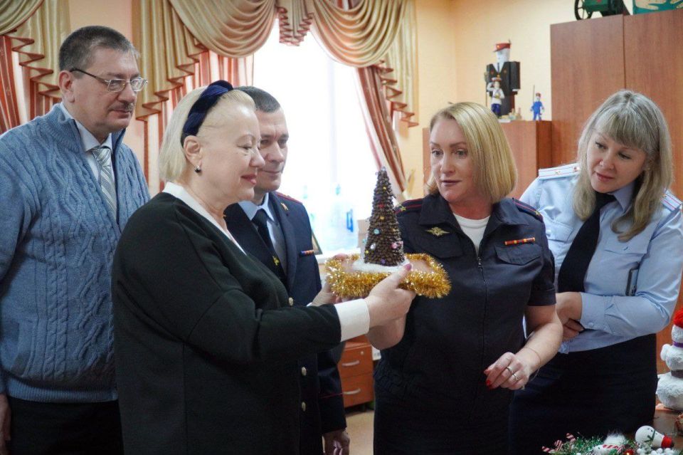 В Управлении МВД России по Курганской области подведены итоги ежегодного конкурса среди детей сотрудников «Новогодняя игрушка своими руками»