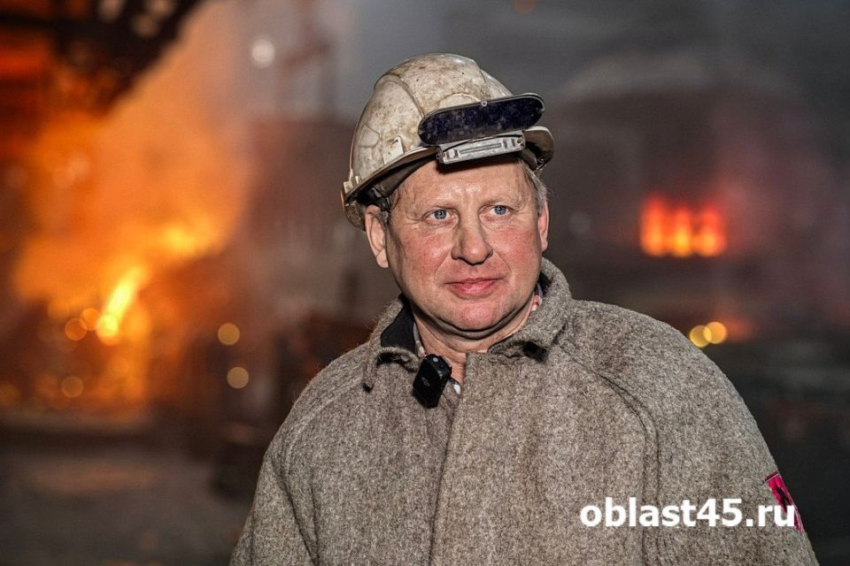 «Огненное сердце «Курганмашзавода»: будни плавильщика сталечугунолитейного цеха»