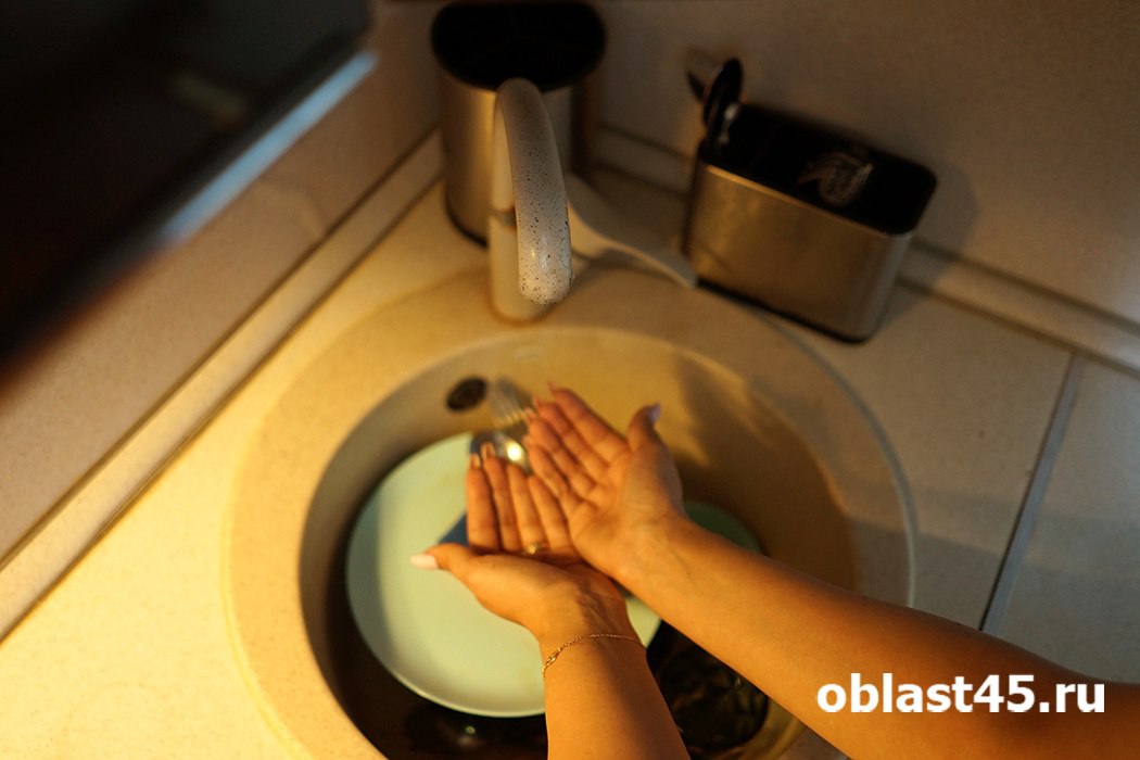 Топят снег: курганцы в Заозёрном четвёртые сутки сидят без воды