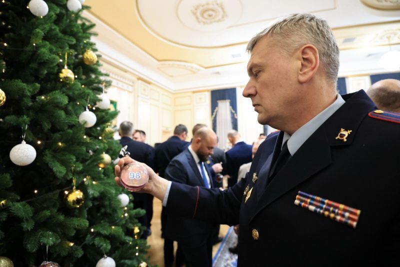 Новогоднее чудо от зауральских полицейских: исполнилась мечта юной художницы из Юргамышского округа