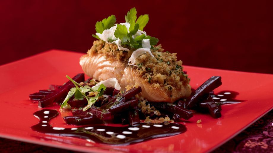 Элегантный ужин: запечённый лосось с изысканным свекольным соусом