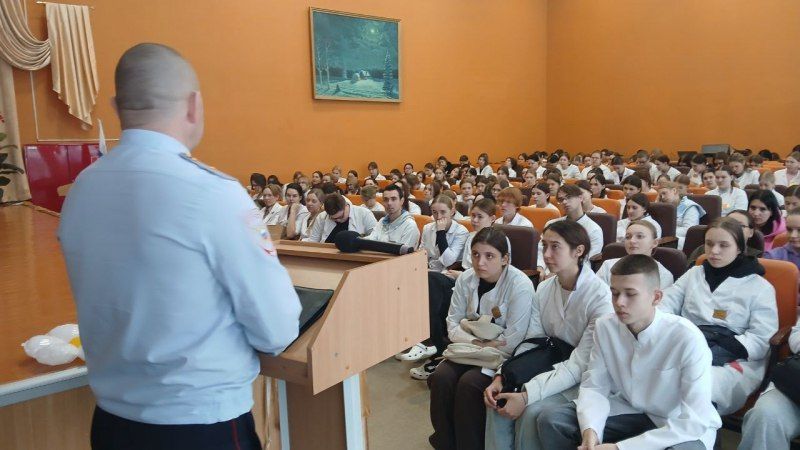 Правоохранители провели профилактическую беседу со студентами Курганского базового медицинского колледжа