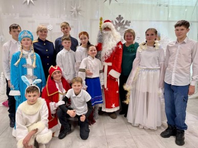 Сотрудники следственного управления поздравили воспитанников подшефного учреждения с новогодними праздниками