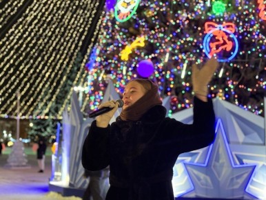 Каток на центральной площади Кургана открыт и ждет любителей ледового катания