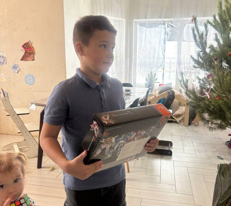 Директор департамента архитектуры, строительства и земельных отношений Нина Юшкова исполнила мечту отличника учебы Владислава Башурова, которому в начале января исполнится 10 лет Директор департамента архитектуры, строительства и земельных отношений Нина Юшкова исполнила мечту отличника учебы Владислава Башурова, которому в начале января исполнится 10 лет