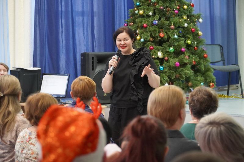 Представители полиции и Общественного совета при УМВД России по Курганской области поздравили с Новым годом учащихся Центра образования Представители полиции и Общественного совета при УМВД России по Курганской области поздравили с Новым годом учащихся Центра образования