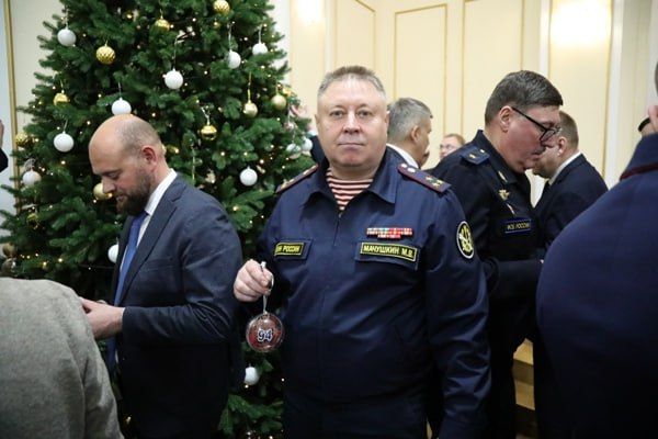 Начальник курганского УФСИН помог исполнить новогоднюю мечту девочки из семьи участника СВО