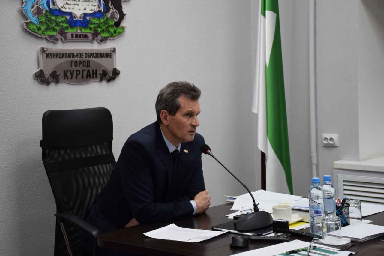 Перед управляющими компаниями поставлена задача - своевременно очищать дворы от снега Перед управляющими компаниями поставлена задача - своевременно очищать дворы от снега