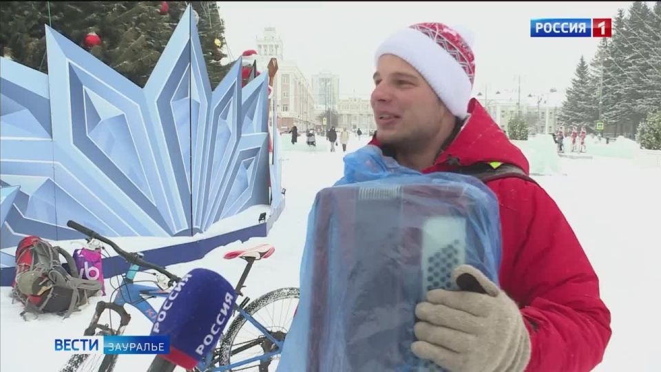 На велосипеде и с баяном: Курган посетил музыкант-путешественник Климентий Калужских из Магадана