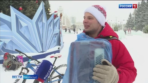 На велосипеде и с баяном: Курган посетил музыкант-путешественник Климентий Калужских из Магадана