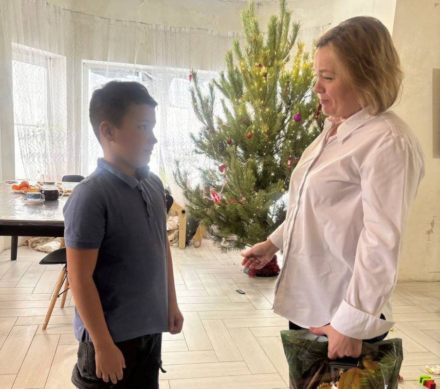 Директор департамента архитектуры, строительства и земельных отношений Нина Юшкова исполнила мечту отличника учебы Владислава Башурова, которому в начале января исполнится 10 лет