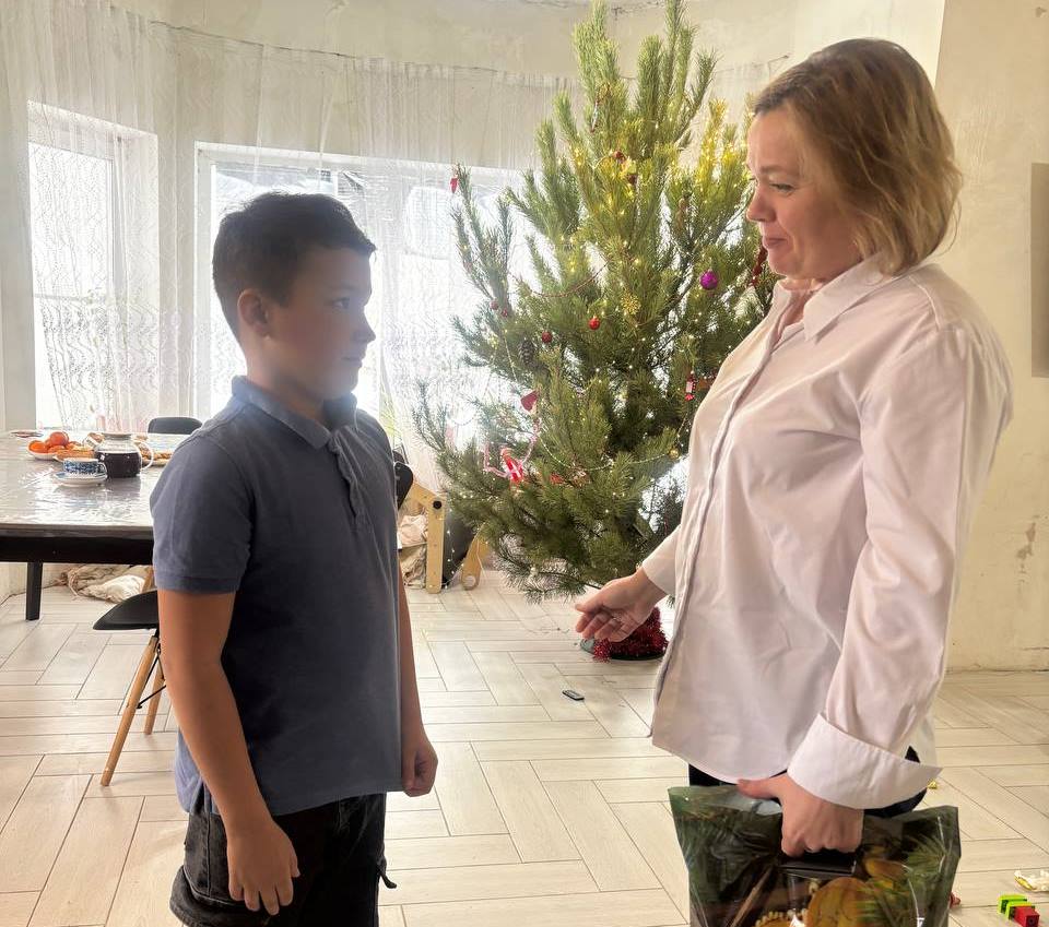 Директор департамента архитектуры, строительства и земельных отношений Нина Юшкова исполнила мечту отличника учебы Владислава Башурова, которому в начале января исполнится 10 лет