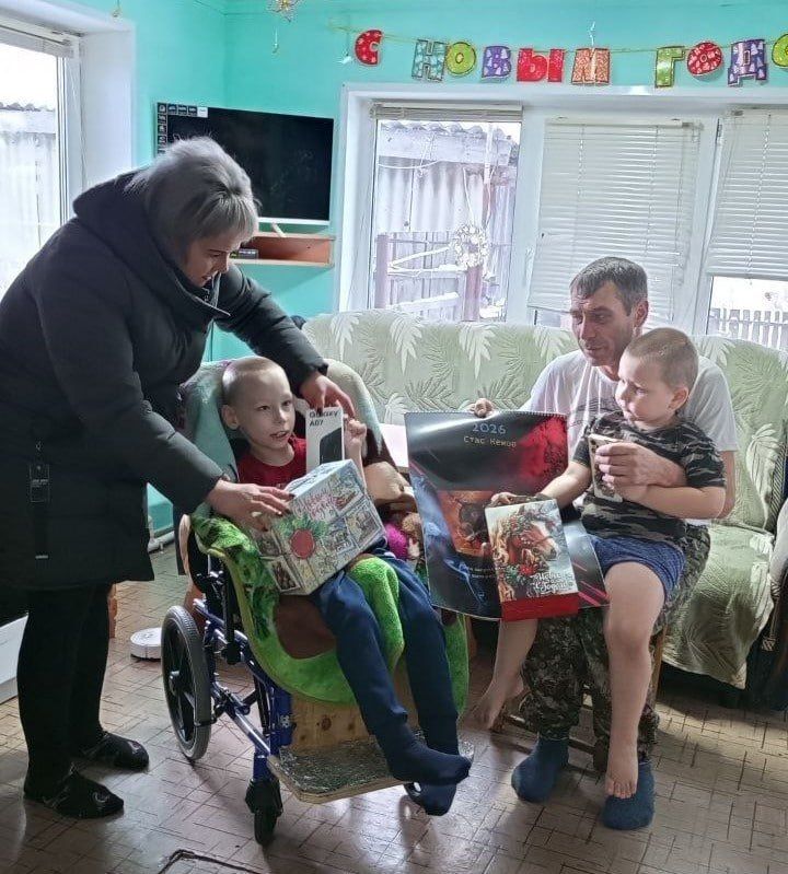 Сюрприз удался: депутат исполнил новогоднюю мечту шатровского школьника