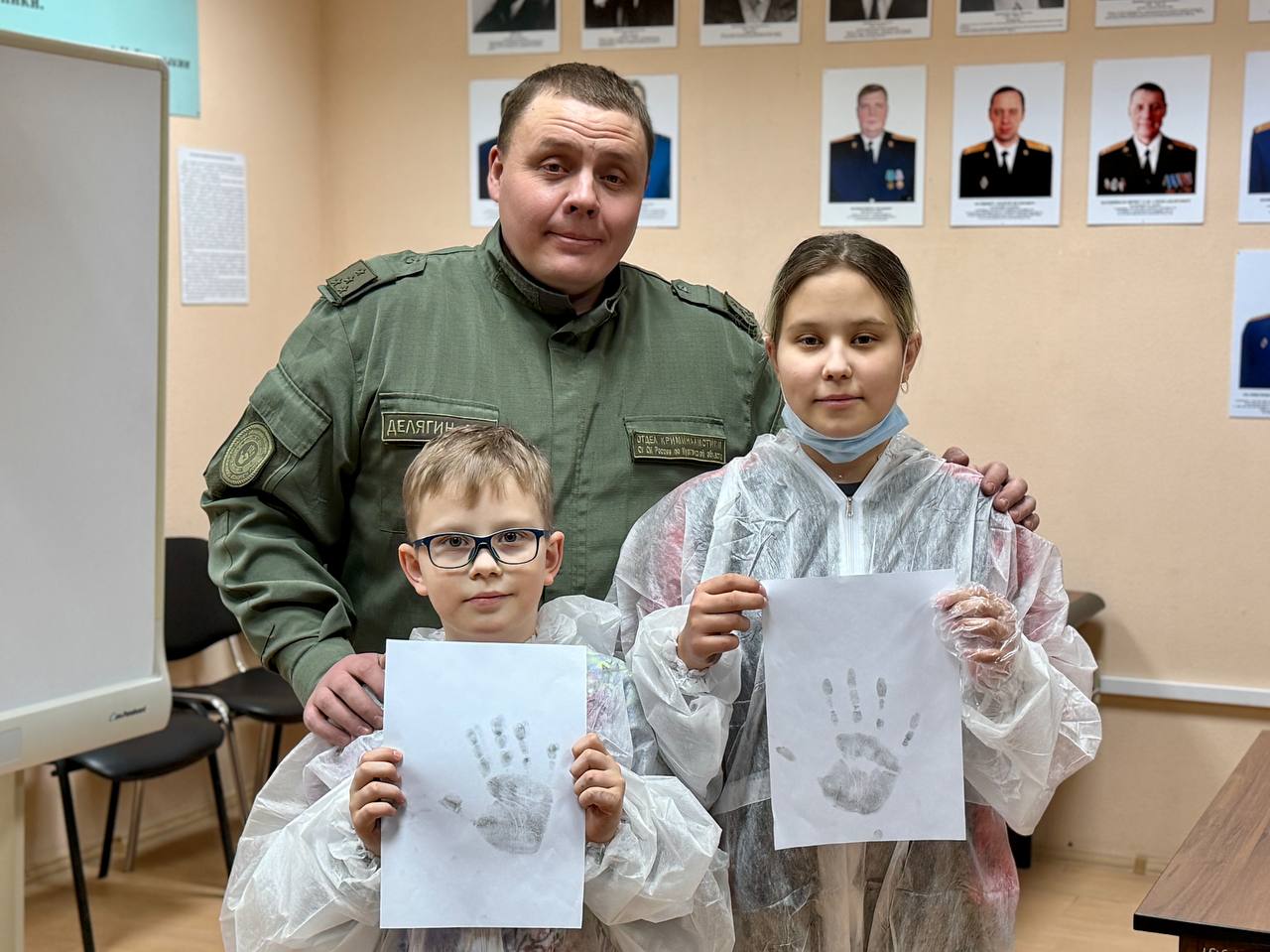 Новый год – это безусловно самый добрый праздник, когда все собираются за большим столом в кругу своих родных и близких Новый год – это безусловно самый добрый праздник, когда все собираются за большим столом в кругу своих родных и близких