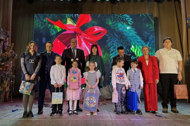 К Всероссийской акции «Полицейский Дед Мороз» присоединились сотрудники межмуниципального отдела МВД России «Петуховский» К Всероссийской акции «Полицейский Дед Мороз» присоединились сотрудники межмуниципального отдела МВД России «Петуховский»