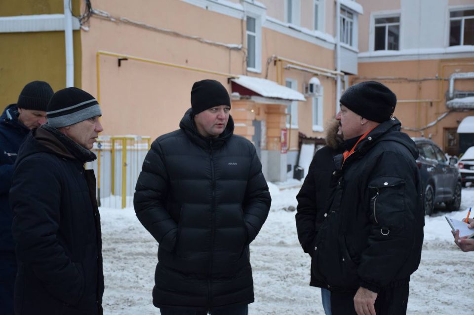 Антон Науменко: Сегодня с коллегами проверили уборку дворов и улиц от снега после прошедшего недавно снегопада