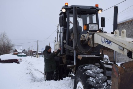 Антон Науменко: Особое внимание – дорогам. Подъезды к остановкам, тротуары, перекрестки чистятся