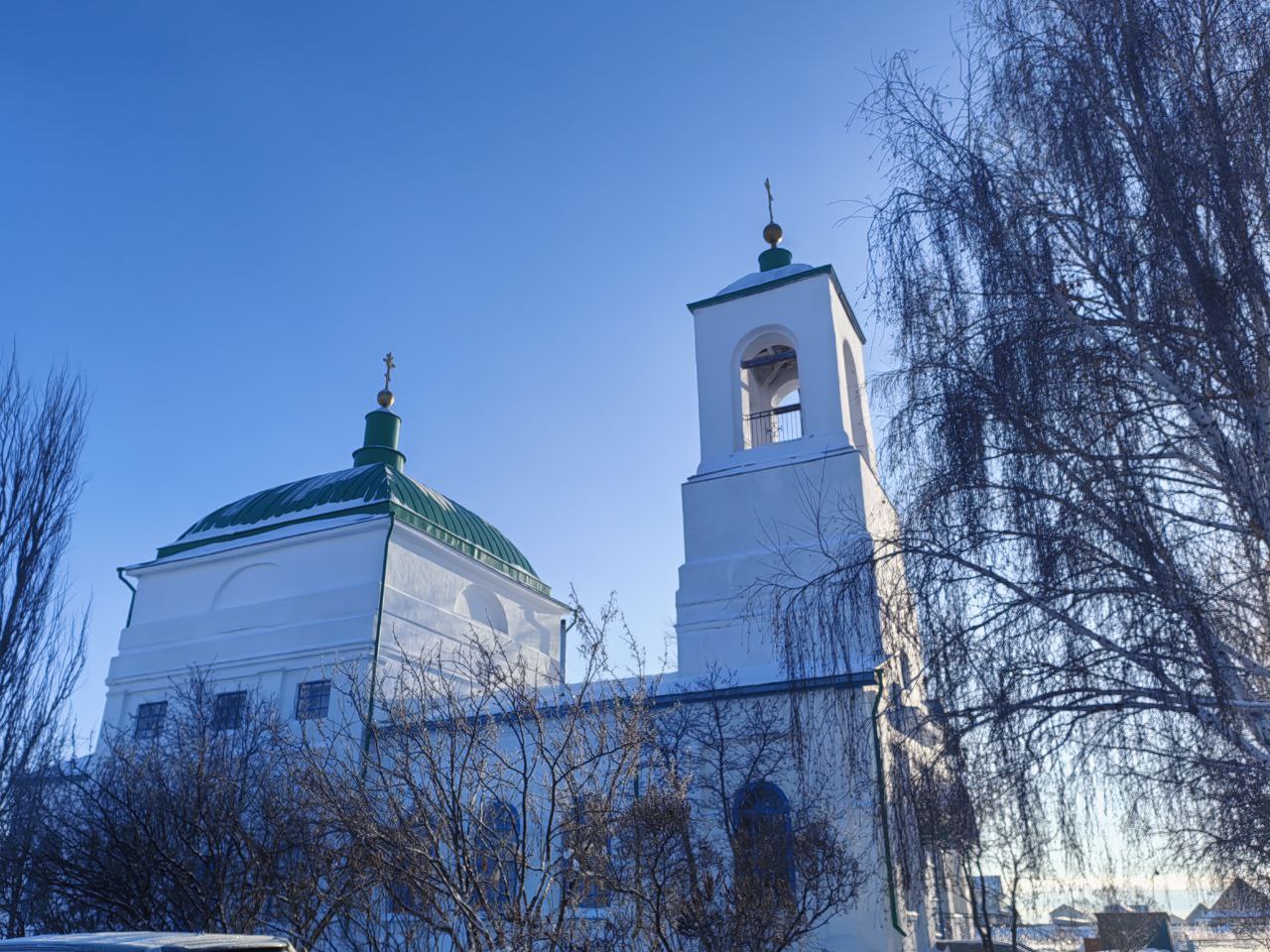 Старинная Петро-Павловская церковь в микрорайоне Черёмухово